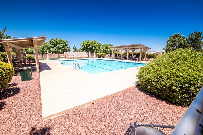 Building Photo - Great Open Floor Plan 3 Bedroom, 2 Bath, Central A/C in Holiday Subdivision!