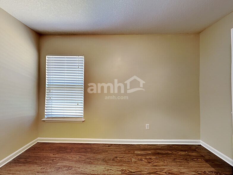 Building Photo - 5723 Village Pond Cir