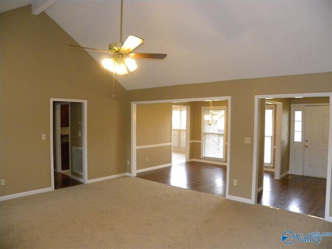 Building Photo - 102 Pam Cir