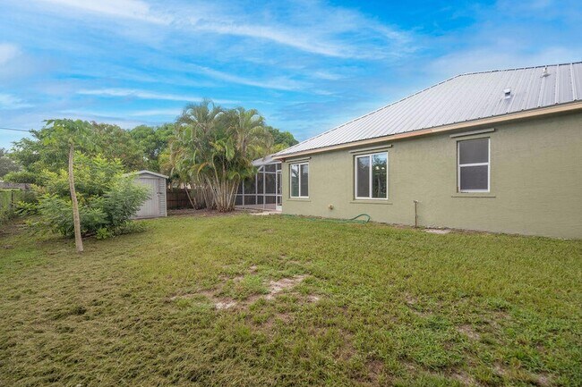 Building Photo - 2741 SW Pierson Rd