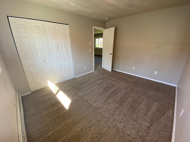 Building Photo - 1103 Karluk St
