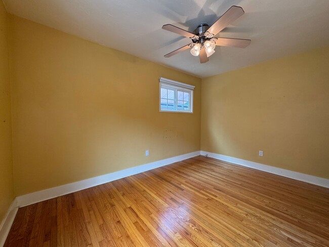 Building Photo - 8829 Greenview Pl