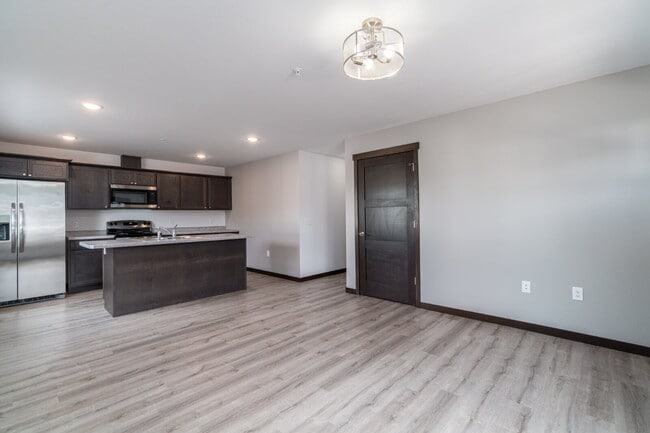 Building Photo - Modern 2 Bedroom, 2 Full Bathroom with Gar...