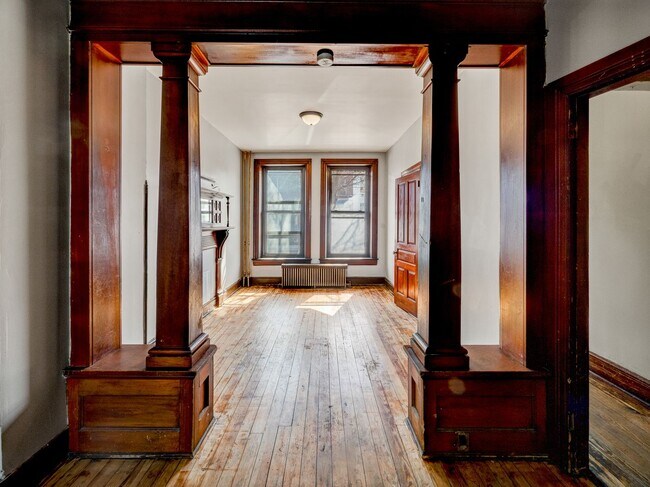 Building Photo - Large Four Bedroom In York!