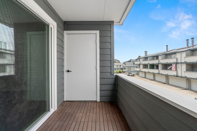 Building Photo - MOVE IN SPECIAL- $500 off First Months Ren...