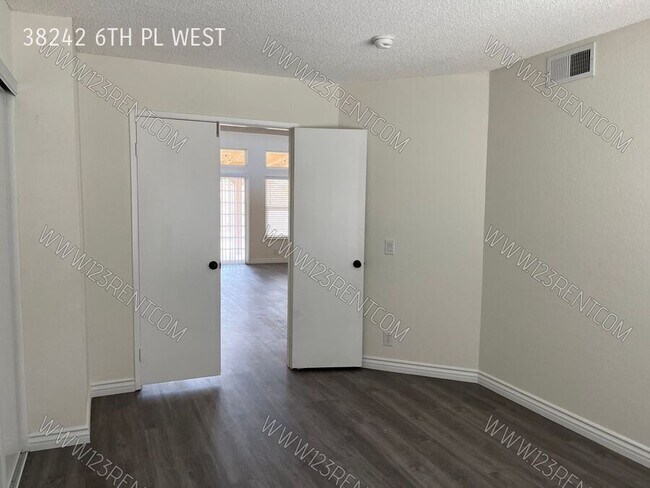 Building Photo - 38242 6th Pl W