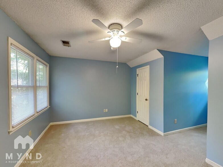 Building Photo - 3747 Running Fox Dr