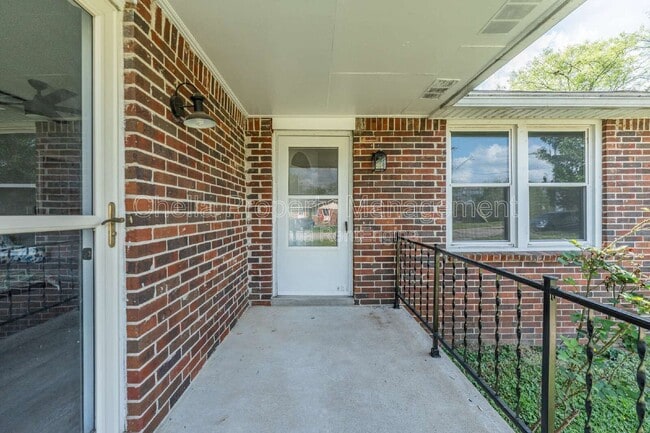 Building Photo - 282 Southburn Dr