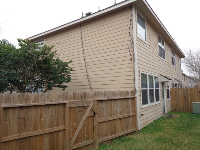 Building Photo - 6155 Morningshire Ln