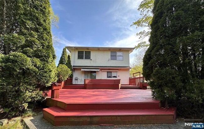Building Photo - 610 Roosevelt Blvd