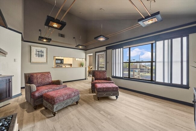 Building Photo - 560 Yacht Club Dr