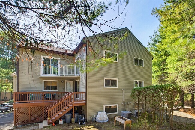 Building Photo - 49 Captain Eames Cir