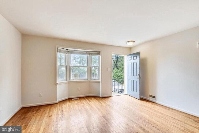Building Photo - 844 N Frederick St