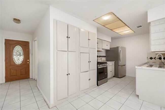 Building Photo - 10707 Glenfield Ct