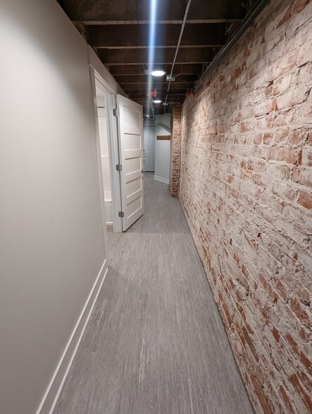 Building Photo - 130 E State St