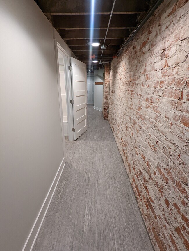 Building Photo - 130 E State St