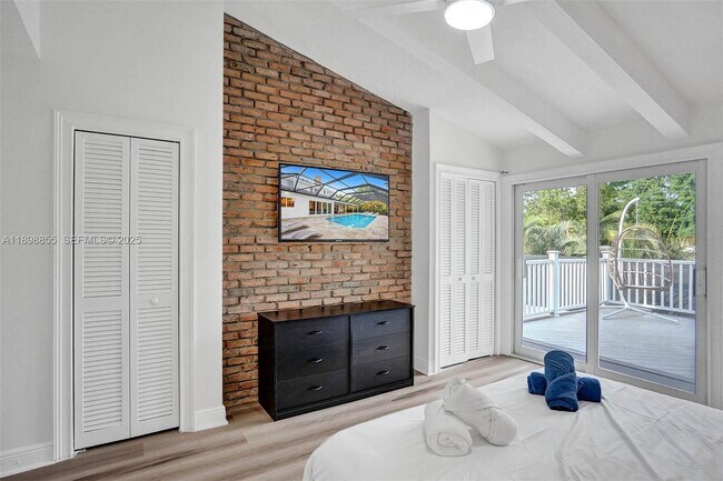 Building Photo - 2120 SW 28th Way