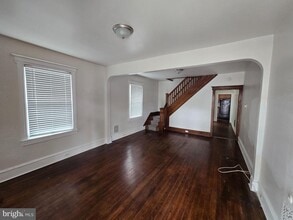 Building Photo - 106 Main St