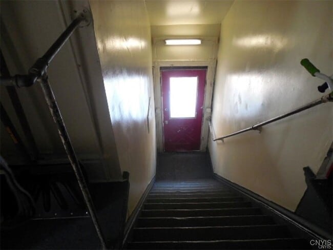 Building Photo - 227 W Main St