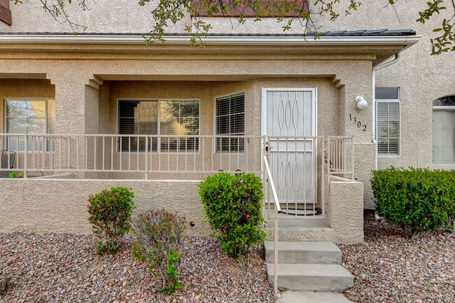 Building Photo - 1302 Dusty Creek St