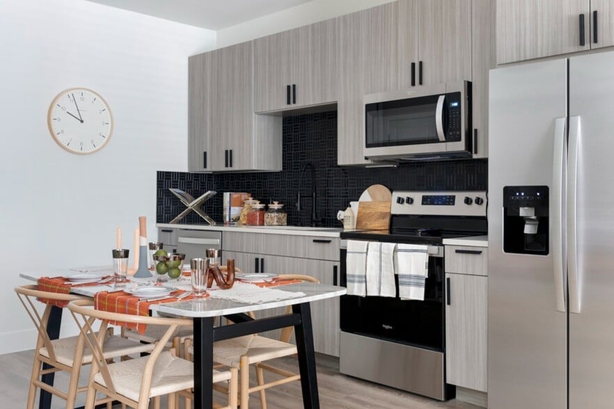 Energy Star stainless steel appliances - Modera Washington