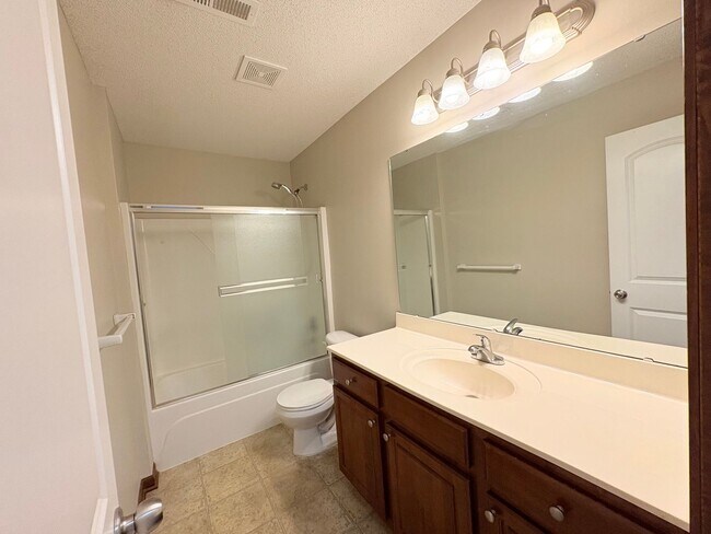 Building Photo - 1108-1110 Willow