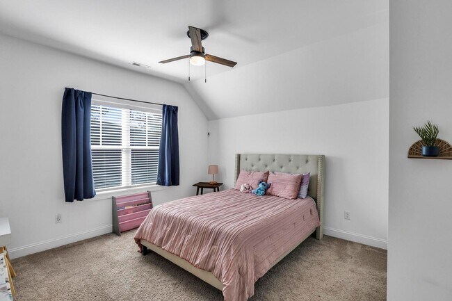 Building Photo - Move in Special!!! $500 off first months r...