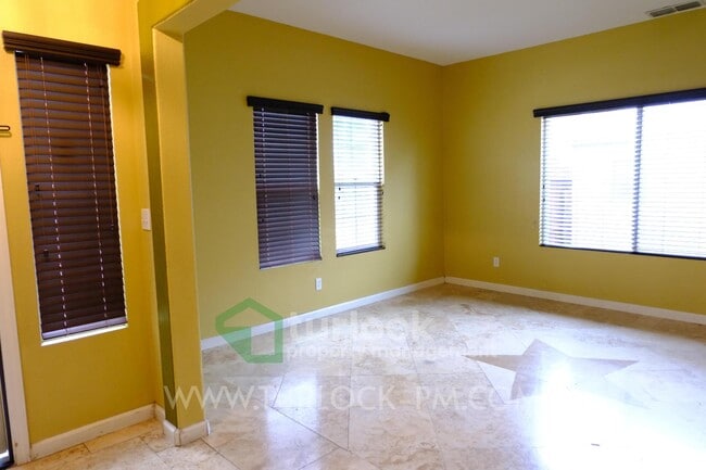 Building Photo - 3910 Mira Sol Dr