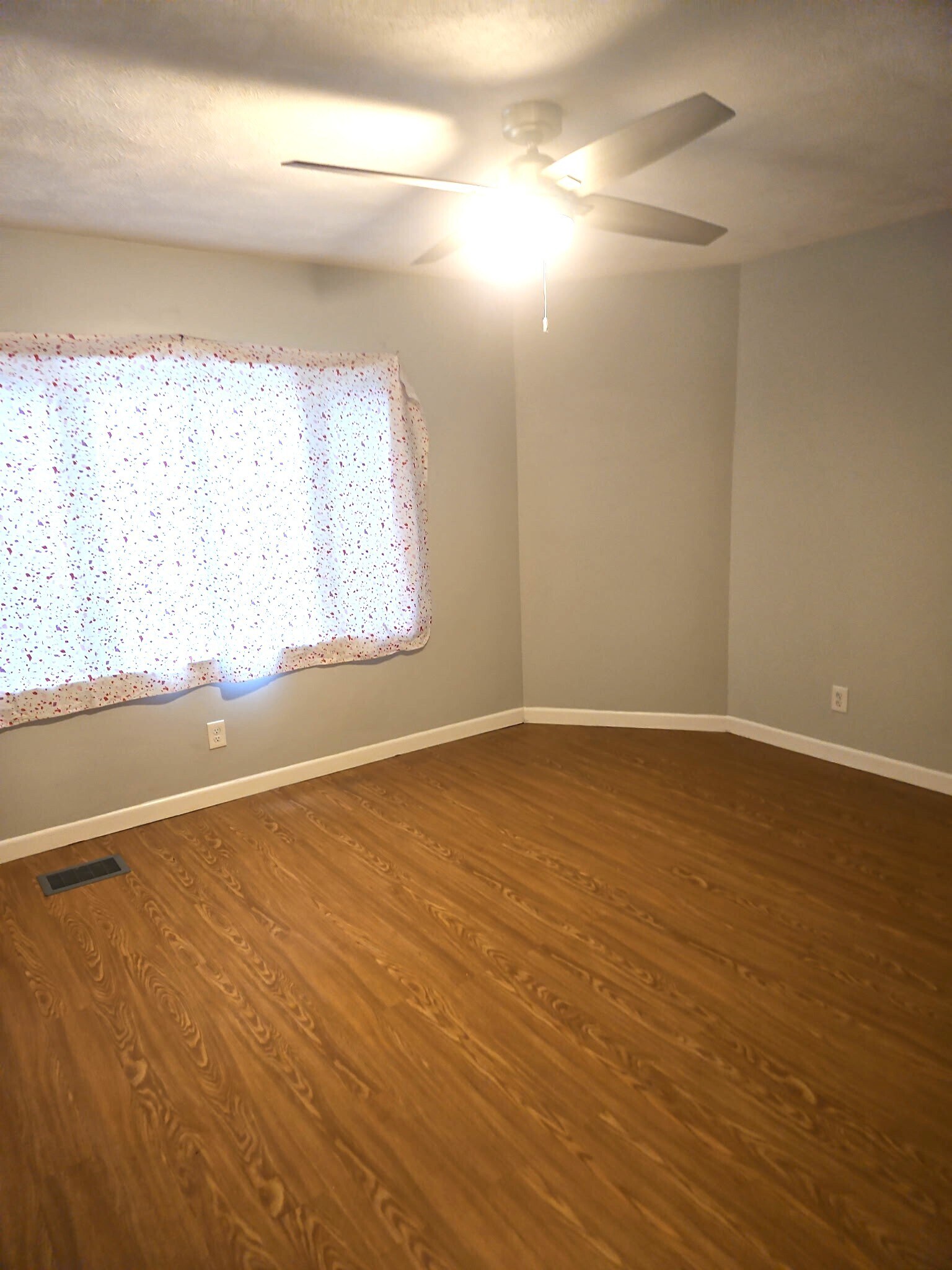 Living room - 20 Nixon St