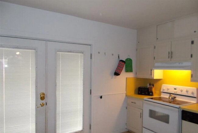 Building Photo - Call this home your HOME!