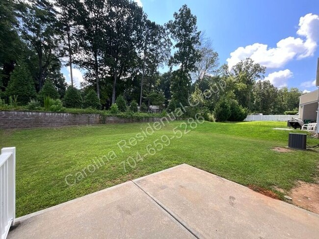 Building Photo - 9143 Magnolia Lily Ave