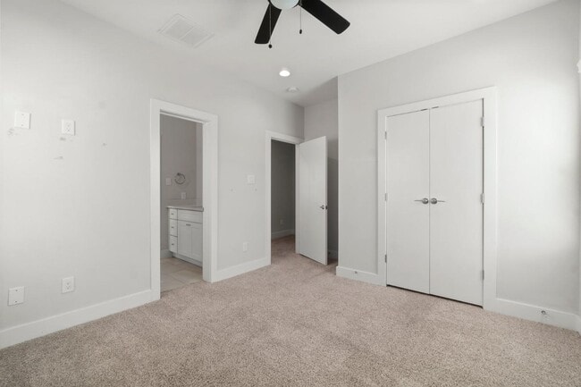 Building Photo - 3362 Pinemont Dr