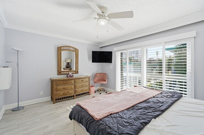 Building Photo - 842 SE 19th Ave