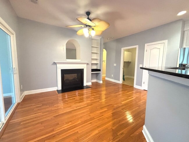Building Photo - Available 1/15. Beautiful Remodeled 5 BR/4 BA Home in Park West!