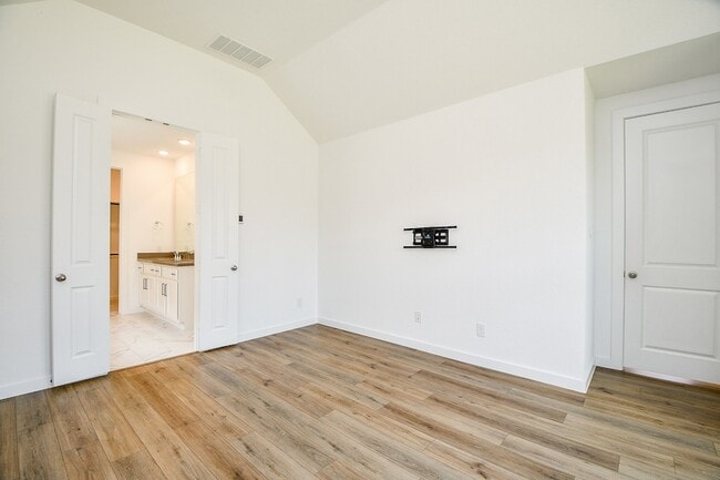 Building Photo - 943 Malibu Shr Ln