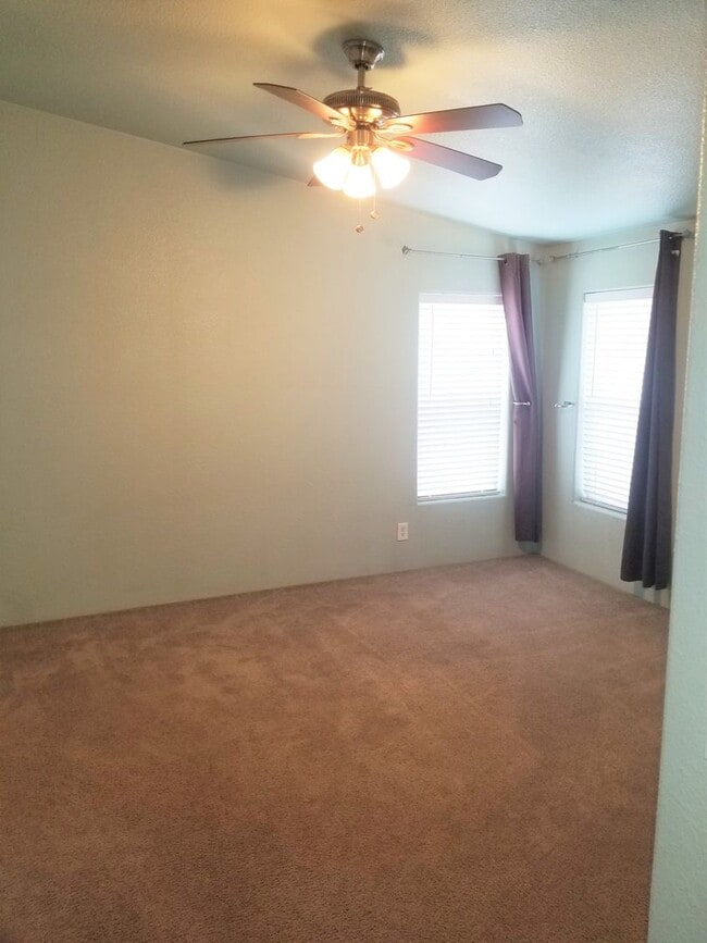 Building Photo - Great Location! 3 Bed, 2 Bath West-Flagsta...