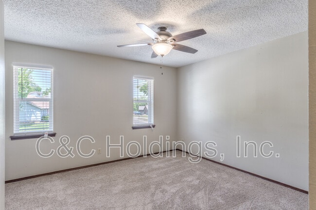 Building Photo - 644 B Earthside Dr