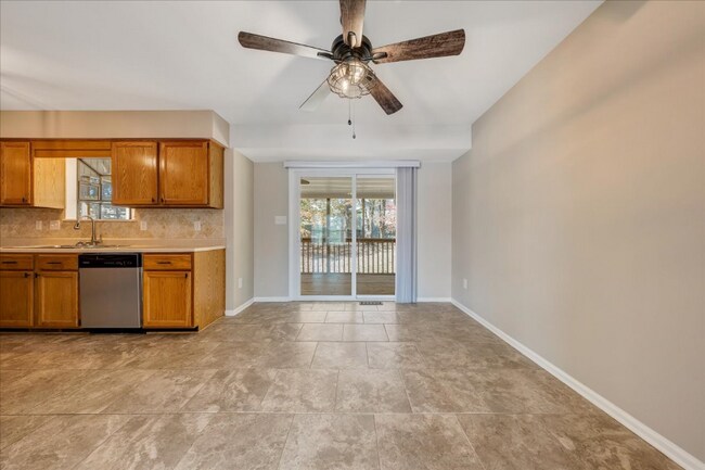 Building Photo - 5184 Orchard Hill Dr