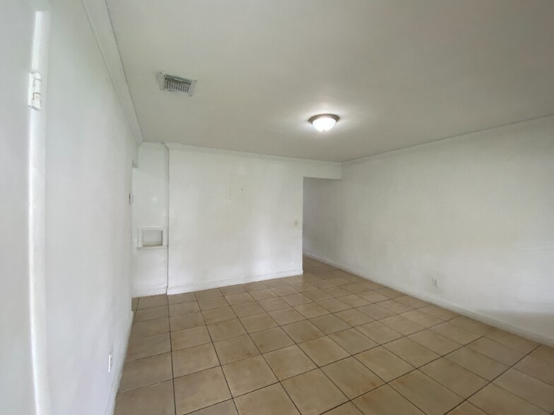 Building Photo - 2215 Adams St
