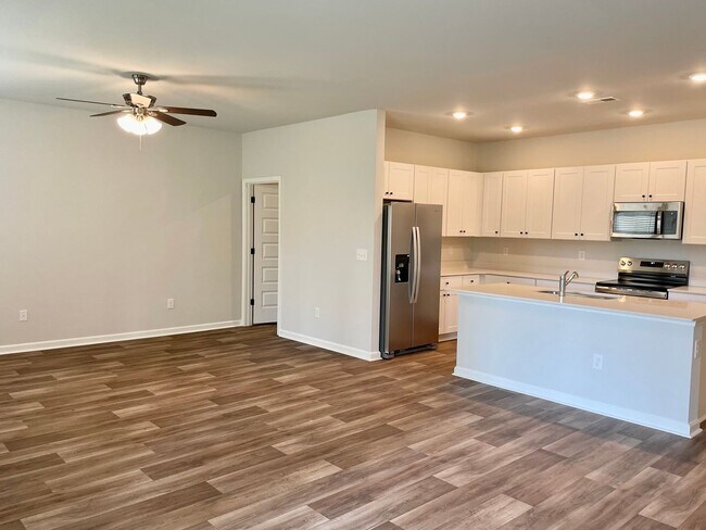 Building Photo - 1031 Harbor Dr