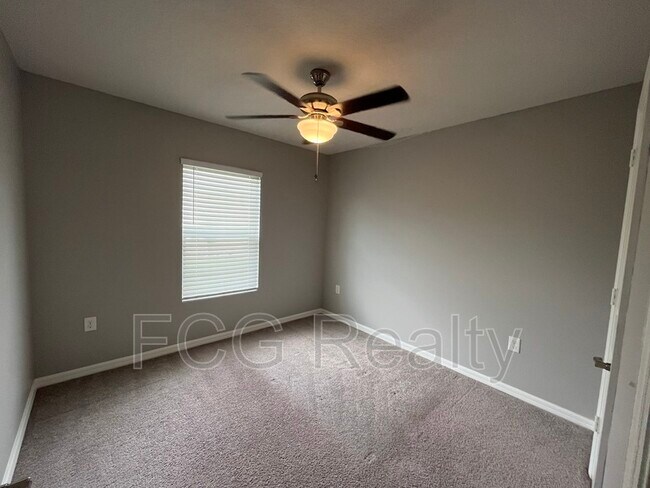 Building Photo - 711 Gila Dr