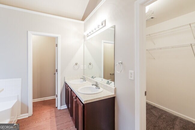 Building Photo - 1115 Watercourse Way