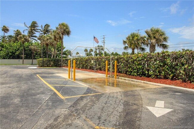Building Photo - 10680 S Ocean Dr