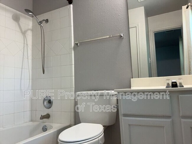 Building Photo - 246 Marvin Cove