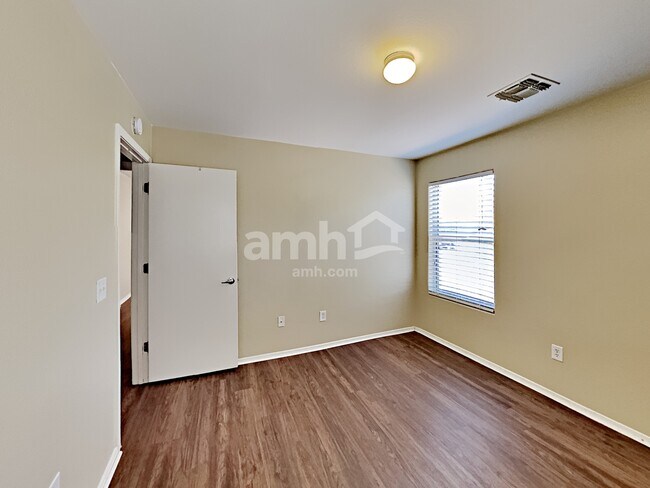 Building Photo - 4846 E Orchard Grass Dr