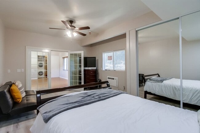 Building Photo - Peaceful Escondido 1BR with a full kitchen, bathroom and washer&dryer