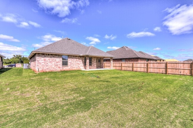 Building Photo - NEWER HOME IN MUSTANG SCHOOL DISTRICT AVAI...