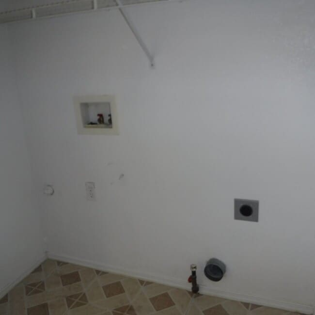 Building Photo - 2 Bed/2.5 Bath Unit in SW Redmond Fourplex