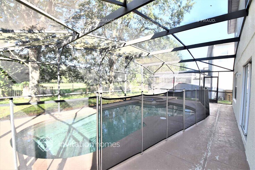 Building Photo - 16930 Sunrise Vista Dr