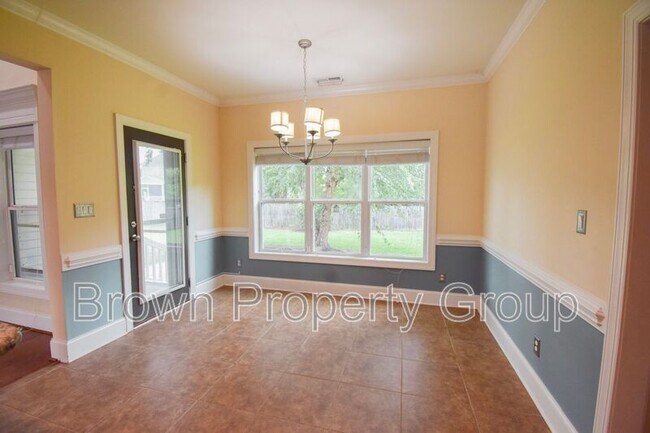 Building Photo - 4025 Fallberry Dr